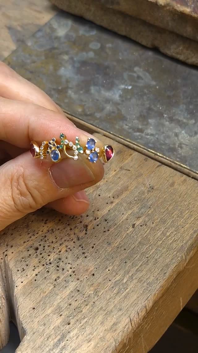 Little bursts of sparkle ✨ hand-crafted, heart-picked. The sweetest gifts for the festive season ahead!
Find us at 35, Voukourestiou str. Athens
#fotinipsarouli #finejewelry #handcrafted #handmadejewelry #stud #earrings