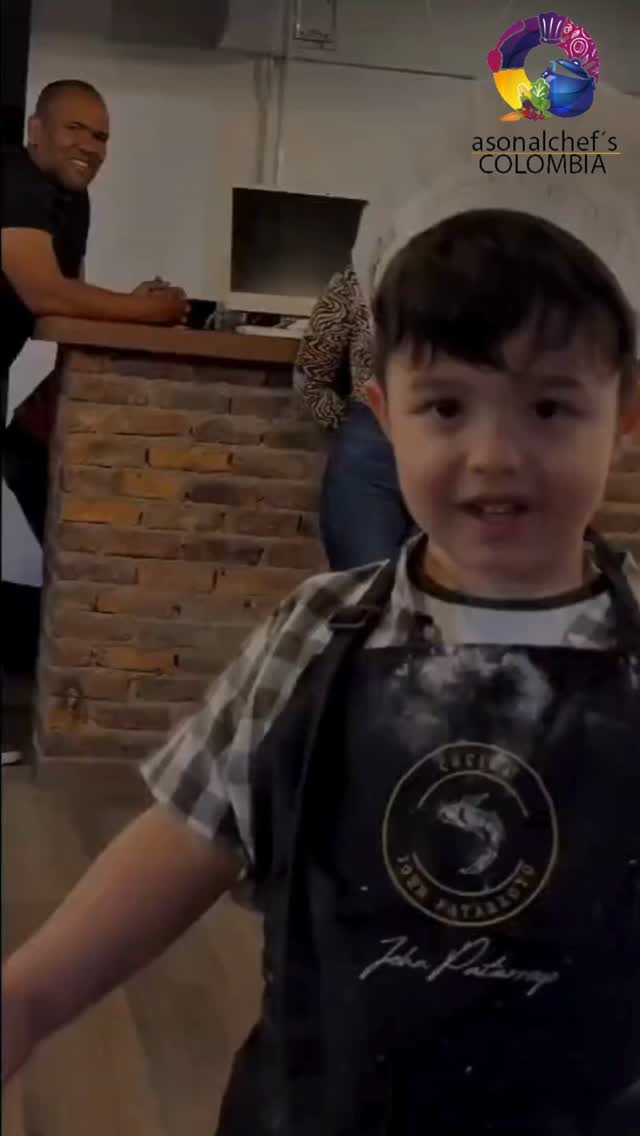 gracias a todos los papitos y mamitas que acompañaron a nuestros futuros chef's
#cocinatradicional #cursosdecocina #gastronomiasocial #gastronomiafuncional #tallerpizza
#niñosnchef