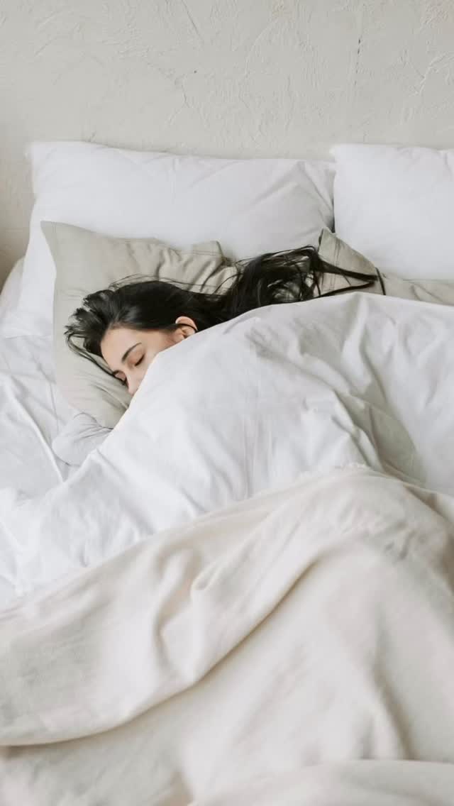 A simple shift that makes a big difference 🤍
The log-roll technique keeps your spine neutral, reduces pressure on your core + pelvic floor, and makes getting in and out of bed smoother—especially during pregnancy and postpartum.
Small habit, big relief. 🛌😅
#PregnancyTips #PostpartumTips #PelvicFloorHealth #PelvicFloorPhysicalTherapy #WomenWellness #CoreRecovery #PostpartumRecovery #PregnancyPainRelief #MomLifeTips #NewMomSupport #BlissPTandPilates #MarltonNJ #SouthJerseyMoms #SouthJerseyBusinesses #MomsOfNJ