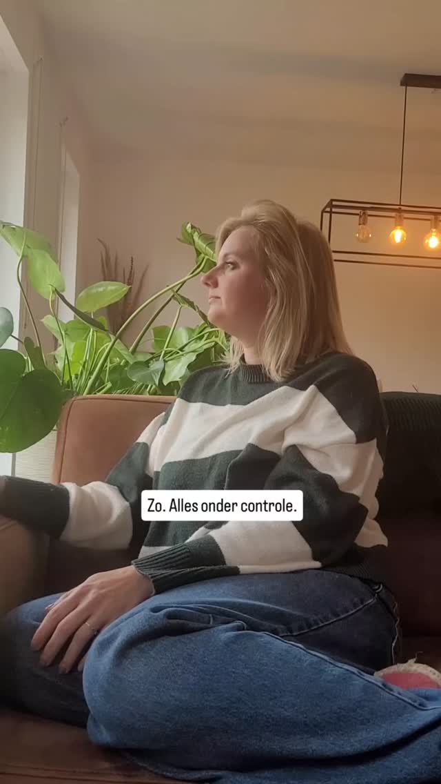 Ergens zijn we dat fijne gevoel van december kwijtgeraakt...
Ja, we 'maken' het nog gezellig met de kerstboom, lampjes en lekkere etentjes. Maar 'voelt' het nog echt gezellig?
Of ben jij (ook) vooral bezig met alles wat er op je af komt? Alles wat geregeld, afgestemd, afgerond, opgeruimd, gekocht en gekookt moet worden?
Ja, het is veel. Vind ik ook! Maar waar deze maand uiteindelijk om draait is warmte, gezelligheid en samen zijn.
Zullen we dat weer terugbrengen?
In mijn online reiki community gaan we zorgen dat jij weer terug kan naar dat oorspronkelijke gevoel. We ontleden familiesystemen & patronen én je krijgt een noodpakket (😅) mee voor wanneer het toch allemaal even te veel wordt. Heerlijk toch?
Kom je erbij? 🎄
Reageer dan met "KERSTCOMMUNITY" om te kijken of het iets voor je is!