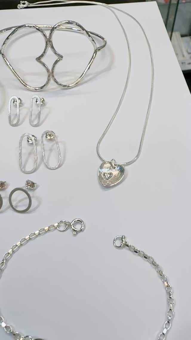 Im sending this selection of pieces this week to @partlyllandudno to top up the collection of my jewellery on display there π π π
#abbyfilerjewellery #jewellery #jewelry #silverjewellery #handmade #partly #contemporaryjewellery #silver #llandudno #jewelleryshop #jewelleryaddict #heartjewellery #texture #texturedjewellery #earrings #necklace #bangle