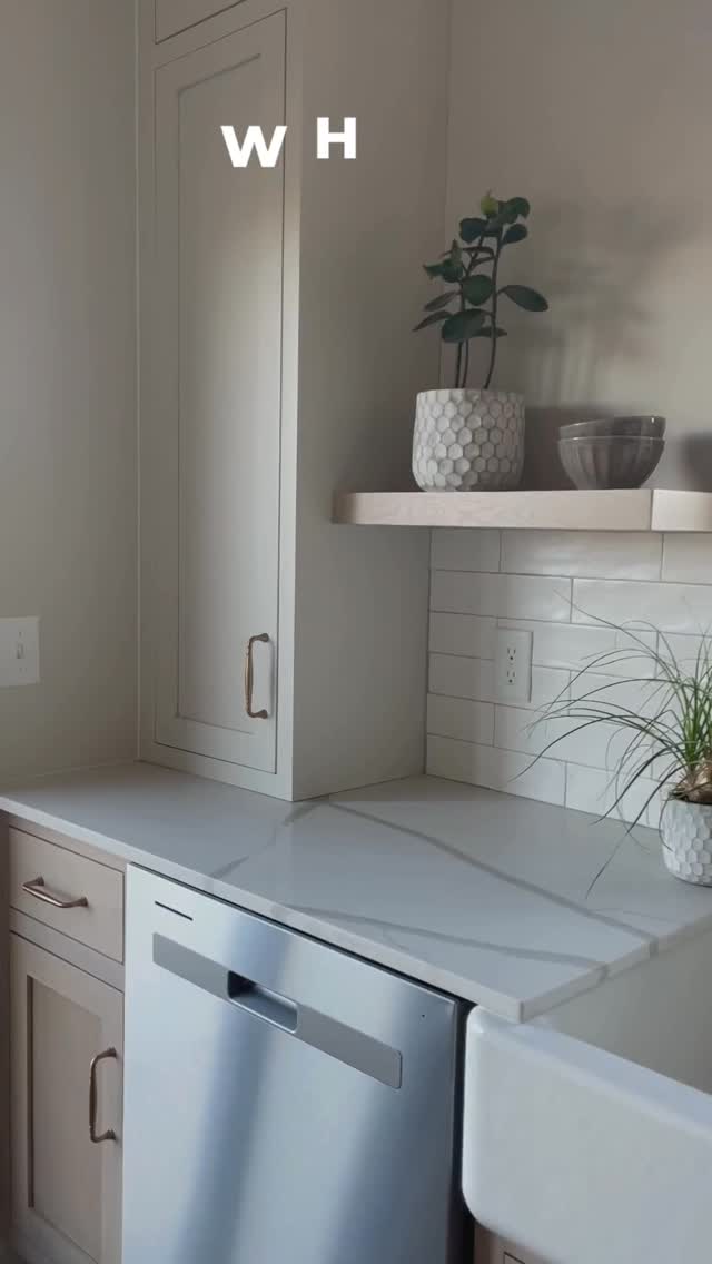 What Actually Makes a Home Feel Designed?
One thing all custom, high-end homes have in common?
Intentional detail.
Even just one thoughtful upgrade can shift your entire home from cookie-cutter to curated.
Here’s where to start:
✨ Add architectural interest
→ Crown molding, baseboards, picture molding, or millwork instantly add character.
✨ Layer your lighting
→ Replace builder basics with warm, inviting fixtures that set the mood.
✨ Upgrade your hardware
→ Small swaps, huge impact. Keep finishes consistent for a cohesive look.
Your home doesn’t need a full renovation — just the right details in the right places.
Which one will you do first?