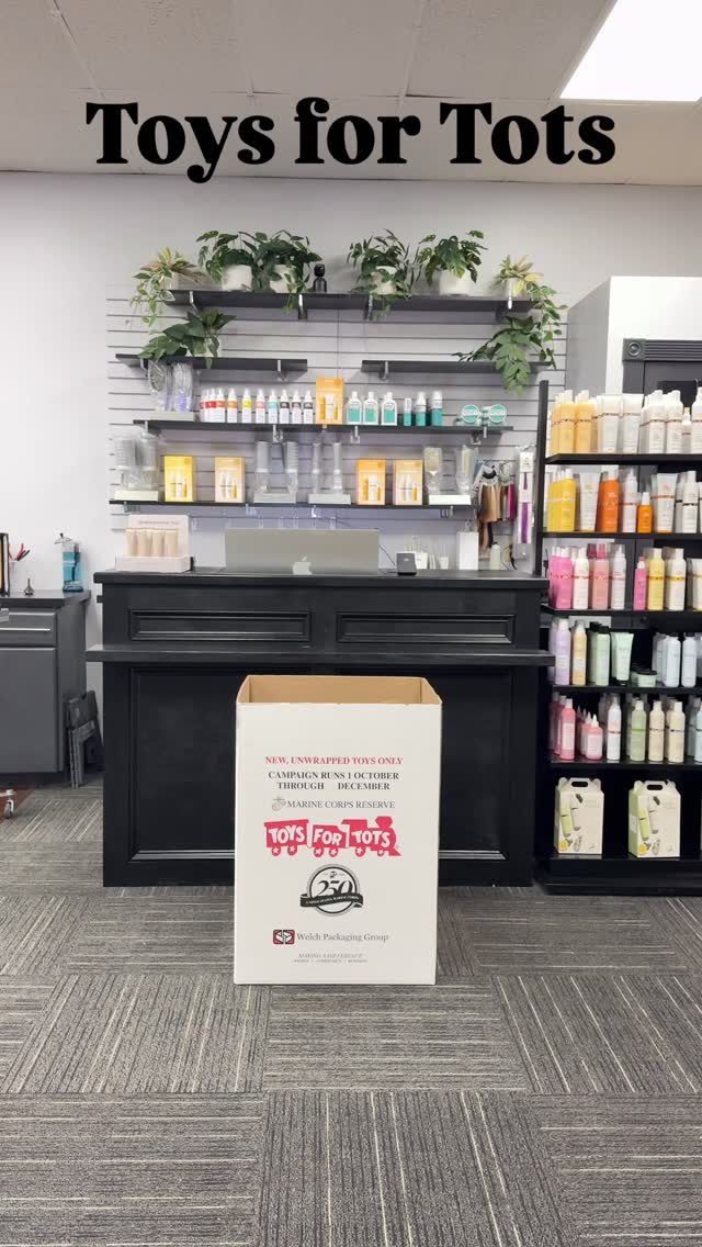 Together we have the power to help a child’s holiday dreams come true! For our 6th Annual Toys for Tots Drive for every new unwrapped toy you bring into the salon, you will receive an entry for a chance to win one of our Toys for Tots Raffle Baskets!
You can drop off a new unwrapped toy anytime during our business hours. 🤍
We can’t wait to see you!
The Hazel Team