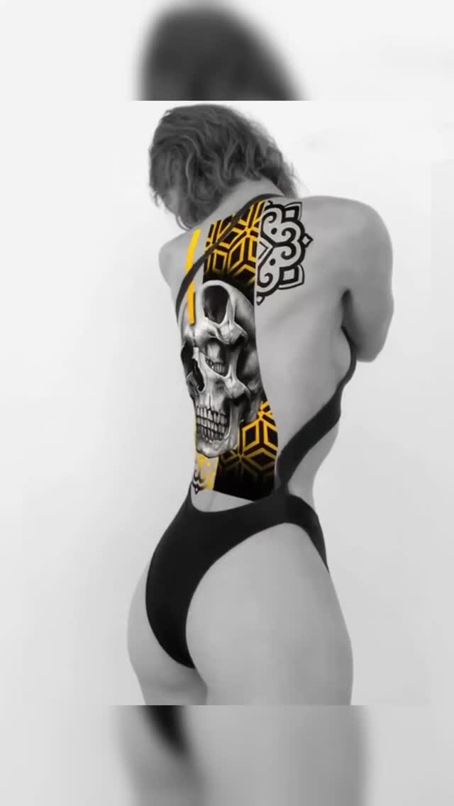 💀 Blackwork Full Back
I brought my skull design to a full-back composition to show how it flows on the body — solid lines, dark balance, and the energy I love in my blackwork pieces.
📩 DM “BLACKWORK” if you want this design on your skin.
