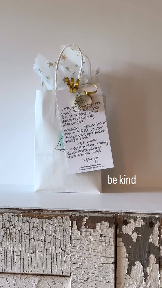 50 ✨Joy Bombs✨ headed out tomorrow to @aurorahealthcare Grafton, and here’s what’s inside the 1125th 💌👼🏼
.
They’ll be waiting in the ER, on the L&D floor, in the NICU and even in clinics for when a mom experiences pregnancy loss, miscarriage or still birth 🏥🚑
.
I love donation days…sharing kindness…and its especially meaningful this time of year 🙏🏼🧡💛🤎
.
Huge thank you to @wildpreciousboutique and @marthaderocherart for their contributions this time around.
.
And to @topherkearby for the beautiful perspective, always 🫶🏼
.
.
.
.
#alittlesomethingalotoflove #joybombsformoms #miscarriage #miscarriagesupport #pregnancyloss #ttccommunity #miscarriageawareness #mkehome #werisebyliftingothers #topherkearby #ihadamiscarriage #stillbirthawareness #stillbirth #angelmama