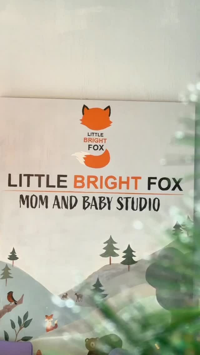 A little BTS of the first day of Christmas minis at @littlebrightfox yesterday!
Thank you to all the lovely families who came though, even in the rain! It was cozy and festive and fun inside 🎄
We have one day left of these magical sessions! Friday the 21st of November. Limited spots so book today! Xxx