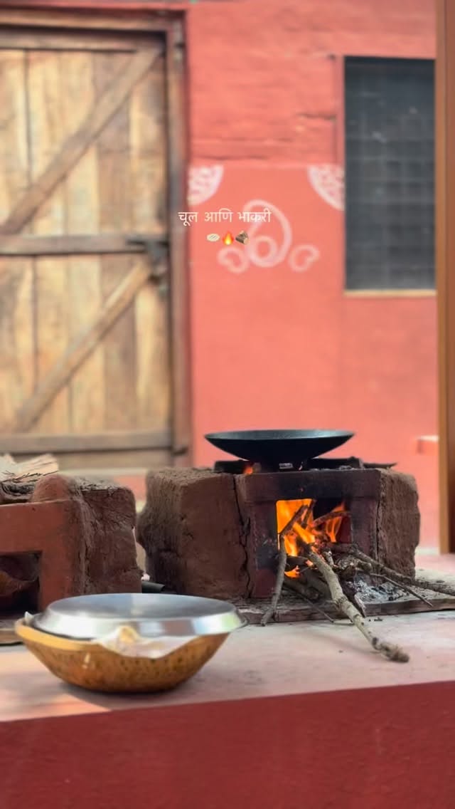 There’s a certain quiet dignity to the chool.
The way the wood crackles, the way the smoke curls upward, the way the heat settles in—not rushed, not hurried, just ancient and assured.
And on that steady flame, a bhakri cooks the way it’s meant to. Rolled with care, laid gently on the tawa, turning crisp at the edges and soft at the centre. No drama, no shortcuts—just grain, fire, and time coming together the way our homes have always known.
At Paisley, the chool isn’t an aesthetic choice.
It’s our backbone—our flavour, our history, our way of honouring what’s real.