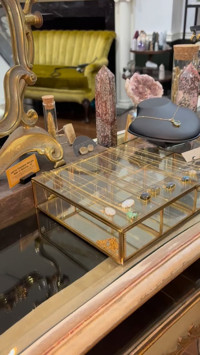 Holiday magic is starting to settle in ✨ We’re ready and so excited to share all the new pieces with you!
#ShopSmall #SmallBusinessSaturday #Handmade #goldenmoongallery #supportsmallbusiness #Jewelry #crystals #sanmateo #SupportLocal #HolidayShopping #MakerMade #jewelry #handmadeceramics #ceramics