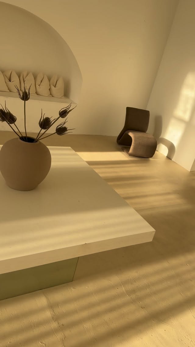 Chasing winter sun is our love language ✨
Let us elevate your content with minimalist detail, effortless luxury, and thoughtful quality, captured one shot at a time.