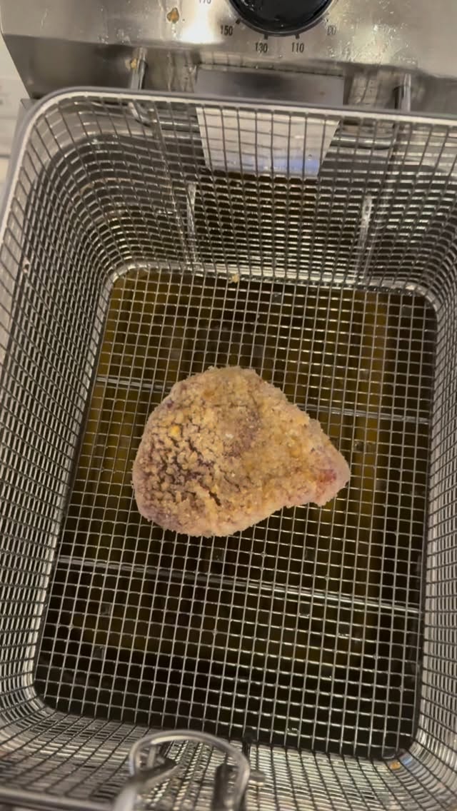 Pronti a mordere il panino che vi farà perdere la testa? 🔥
Vi aspettiamo:
Tutti i giorni 18.30–00.00
Sabato e domenica anche a pranzo dalle 11.30 alle 14.30!
#ilmaresifastrada #verona #senzaglutine #nuovaapertura #lamicomio #glutenfree