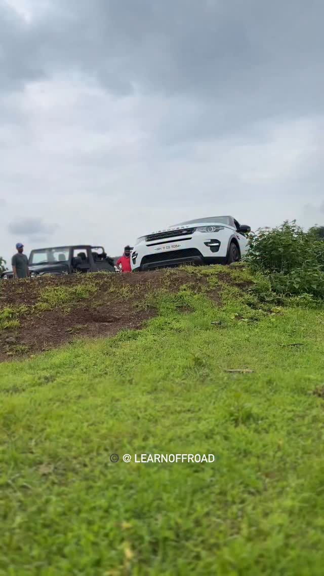 Here’s a perfect example of how you need to force brake traction control to kick in by applying constant throttle. Playing with the gas will get you no where.
#learnoffroad #offroadjunkie #discovery #landrover