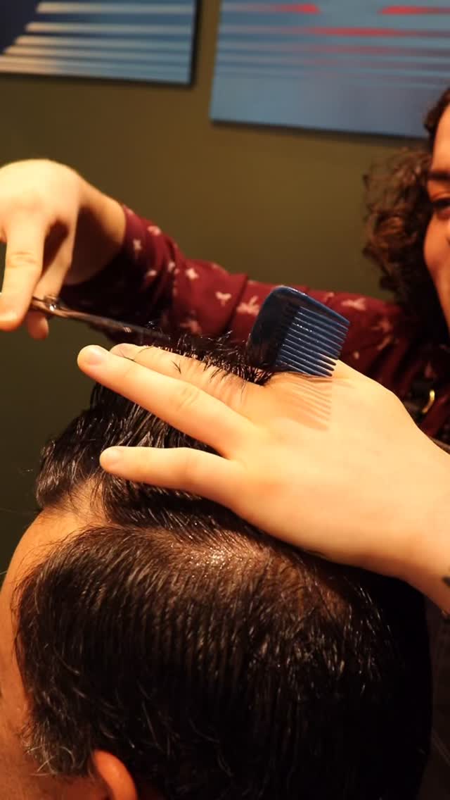 Attention to detail from skilled barbers ✅
💈Haircut by Chloe @chloe_crystal_taylor
•
•
•
•
•
#bostonbarber #wellesleyma #barberconnect #wellesley #bostonlocal