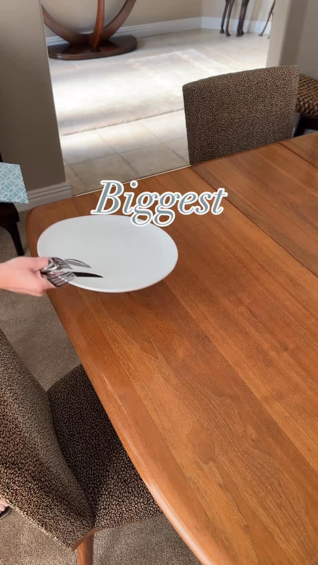 This is the big one. The holiday thatâs all about food and gratitude and your manners should match the occasion.
So whatever it takes to get that phone out of your hands
Leave it at home.
Lock it in the car.
Tuck it in a pocket.
Just donât bring it to the table.
Whatâs your go-to phone-free trick at family dinners?
đœïž
#ThePoliteCompany #Etiquette #EtiquetteWithKristi #HolidayEtiquette #FamilyTime