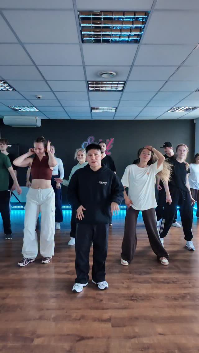 Letโs cash it ๐ต๐ต๐ต
Cutting Shapes Choreography by @anderson_jovani ๐ฅ๐ฅ๐ฅ
These were some crazy workshops last weekend, so grateful for our community ๐ซถ
DC: @anderson_jovani