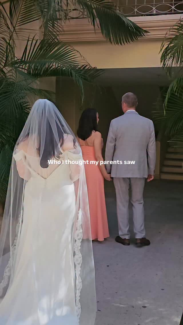 First look with mom and dad 🤍 they have been waiting for this day too, I’m so grateful for them
#firstlookwedding #weddingmoment