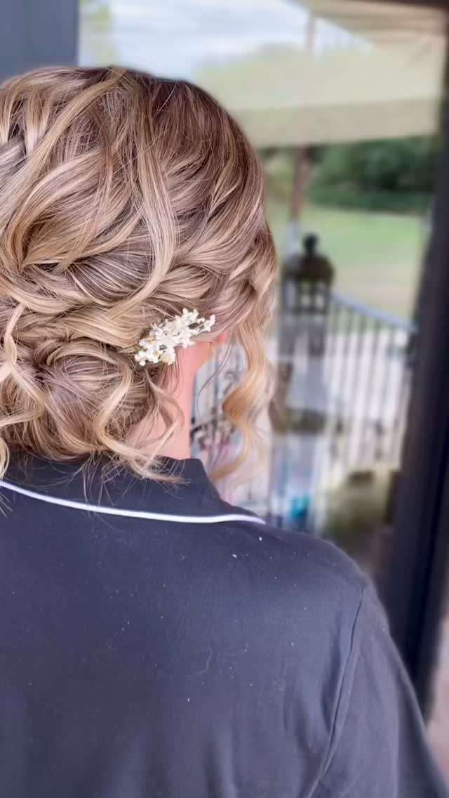 Haven’t had a braid on the grid for at least five minutes so here she is ✨🤍 This textured low bun style with a Dutch braid was created on thick shoulder length hair for a lovely bridesmaid at the gorgeous @thewillowmarshfarm back in August. Such a lovely bridal prep morning for Beth’s boho autumnal themed wedding 🍂🤎✨
If you’re a boho bride starting to plan your 2026 or 2027 wedding, I would love to hear from you. Send me a DM with your date or head to the link in my bio for a full quotation 💌
#bohobride #thewillowmarshfarm #bohoweddinghair #relaxedwedding #etherealbride #loughboroughwedding #tipiwedding #leicestershireweddings #leicesterwedding #meltonmowbraywedding #weddinghairleicester #weddinghairleicestershire #weddinghairloughborough #tipisatwhattonhouse #wonderlandweddingvenues #driedflowercomb #hairflowers #bridalhairflowers #lincolnshirebride #lincolnshireweddings #lincolnshirebride #lincolnshirebrides #weddinghairlincolnshire #weddinghairlincoln #2026bride #2027bride #2026wedding #2027wedding #bride
