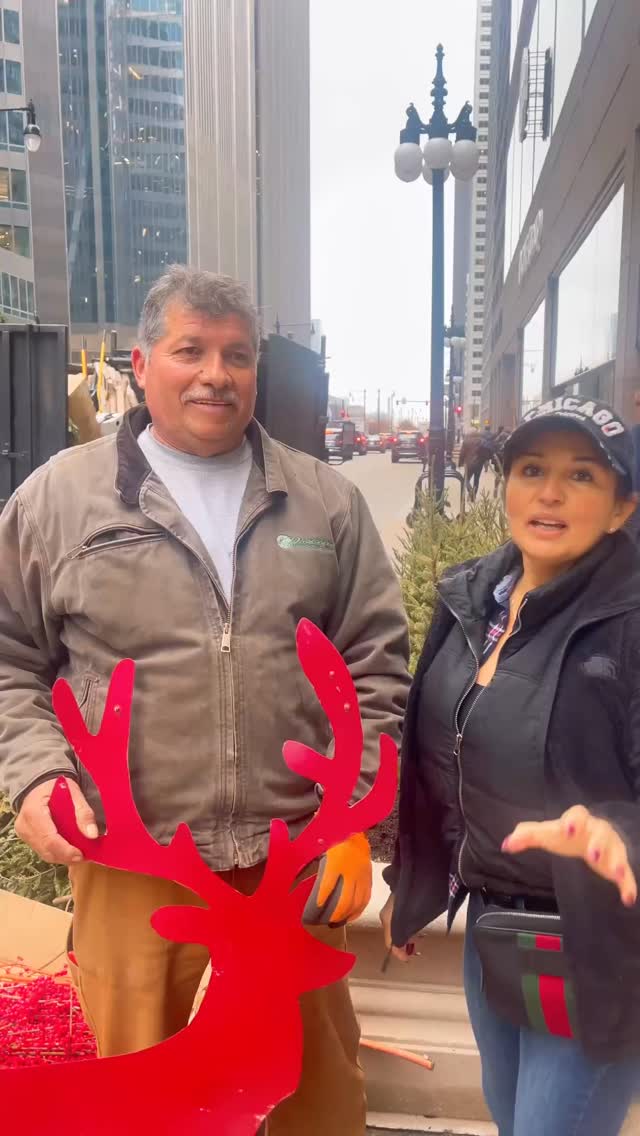 Hoy en Chicago, un hermano migrante me recordó con su trabajo lo grande que somos como comunidad.
✨ Te invito este sábado 22 de noviembre, 1 p.m., a la presentación de Puertas de Papel en The Religious Art & Gift store 5643 W 63rd St Chicago.
Ven a compartir y abrir puertas juntos. 💛
#PuertasDePapel #movimientopuertasdepapel #migracion #empatia #chicago