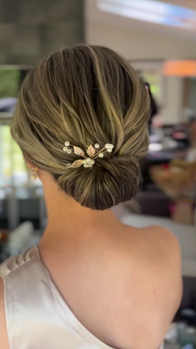 Short Hair Updo ✨
A quick bridesmaid hair tutorial for those who want something simple, modern and effortless!
Save for your bridal party inspo! 💫
.
.
.
#bridalhairstylist #bridalhair #trendingbridalhair #weddinghairstylist #shorthairtutorial #shorthair #bridesmaidshair #weddinghairinspo