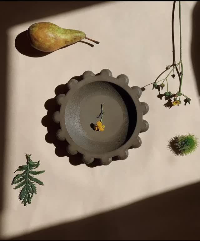 A little tray to keep your keys and jewelry in one place, while giving your space a rustic feel.
Available in 3 colours ✨🤍