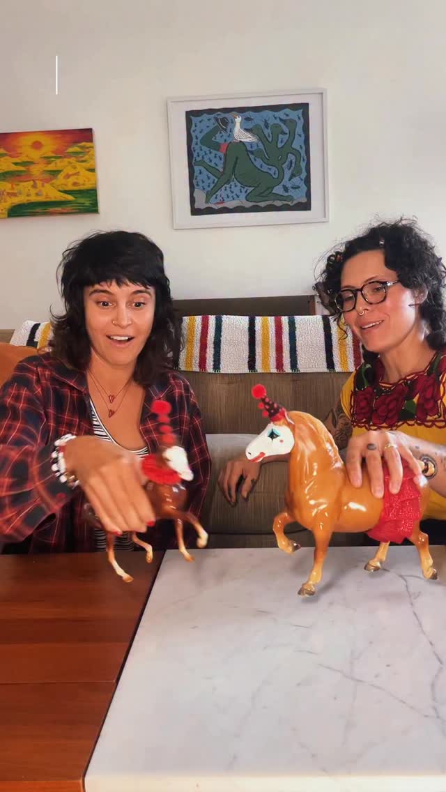 It puts the tattoo on the skin🤤 SO HAPPY with how this came out! Thank you SOOO MUCH to @frankly_tattoo for such an incredible experience. Book yours now! 🤡🐴💗
#handpoke #tattoo #horsetattoo #horses #handpokeartist #losangelestattoo