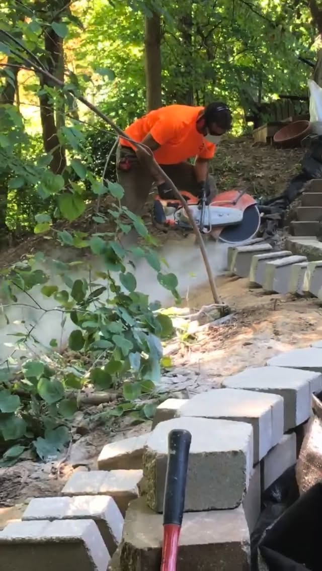 This tool lets us shape patios, walkways, seat walls, and fire features
with the same focus an artist brings to a masterpiece.
Because in hardscaping, the details are the art.#taylormadelandworks #art #217