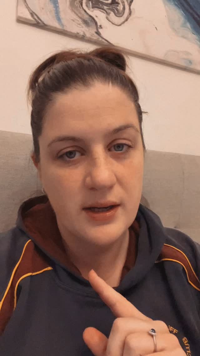 What you see after school isn’t “testing you.”
It’s the After School Crash — their body finally relaxing with their safest person.
🧸 What helps? A 10-minute Landing Window:
• Slow
• Snack
• Cuddle
• Quiet play
• No questions yet
Let their nervous system land before you expect anything of them.
You’re not doing anything wrong — this is incredibly common.
#gentleparentingtools
#parentingtipsuk
#nervoussystemregulation
#childdevelopment
#raisingkidsuk
#ukmums
#mumlifeuk
#calmparenting
#earlyyearsparenting
#littlebearwisdom
