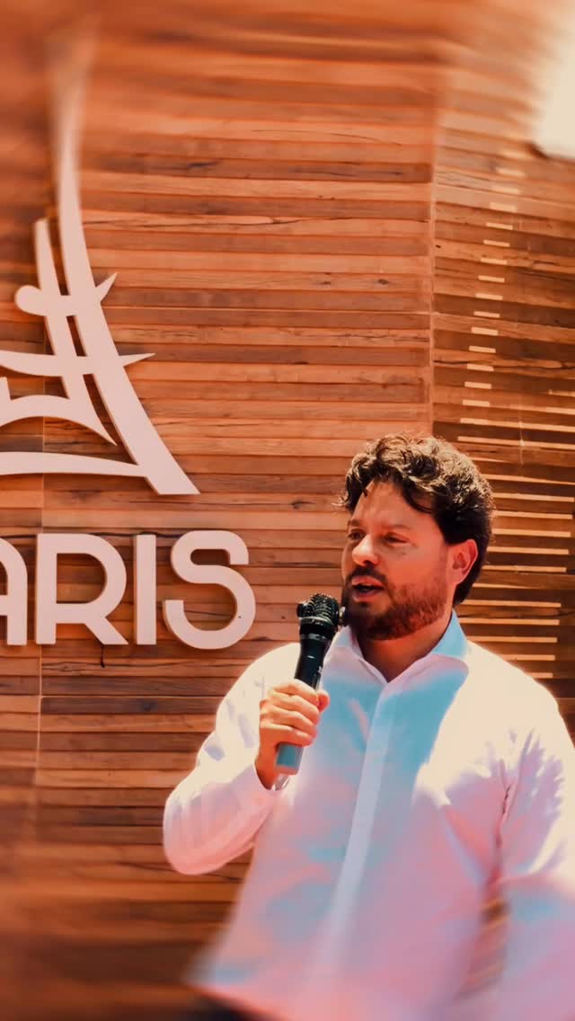 No último dia 15, o Condomínio París foi oficialmente entregue, uma celebração à altura de tudo o que ele representa: segurança, tranquilidade e um futuro sólido para quem escolher viver aqui.
Os incorporadores (Grupo M), acompanharam todo o evento e receberam pessoalmente cada convidado. A área de lazer, preparada especialmente para essa confraternização, foi um dos grandes destaques do dia: funcional, acolhedora e perfeita para marcar o início dessa nova etapa.
As vendas seguem aceleradas, e a Aliança de Prestígio reuniu as principais arquitetas da região, fortalecendo ainda mais o valor arquitetônico e conceitual do próprio condomínio.
Nosso agradecimento ao prefeito Ailton Duarte, que apoiou o projeto desde o início e garantiu a aprovação e a credibilidade desse empreendimento.
Gratidão também a todos os colaboradores, equipes terceiras e profissionais que tornaram essa entrega possível e, principalmente, aos novos moradores, que agora fazem parte de uma comunidade criada para viver com ordem, segurança e paz.
Adquira o seu lote pelo link da biografia com condições especiais.
Condomínio Paris, seu patrimônio blindado!