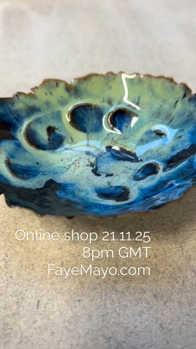 I opened the cooled kiln to a lovely load of deep blues and turquoises today… getting ready now for Friday. Online shop 21.11.25 8pm GMT FayeMayo.com
#blueaesthetic #ceramicstudio #ceramicshopping #pottery #bluepotterylove
