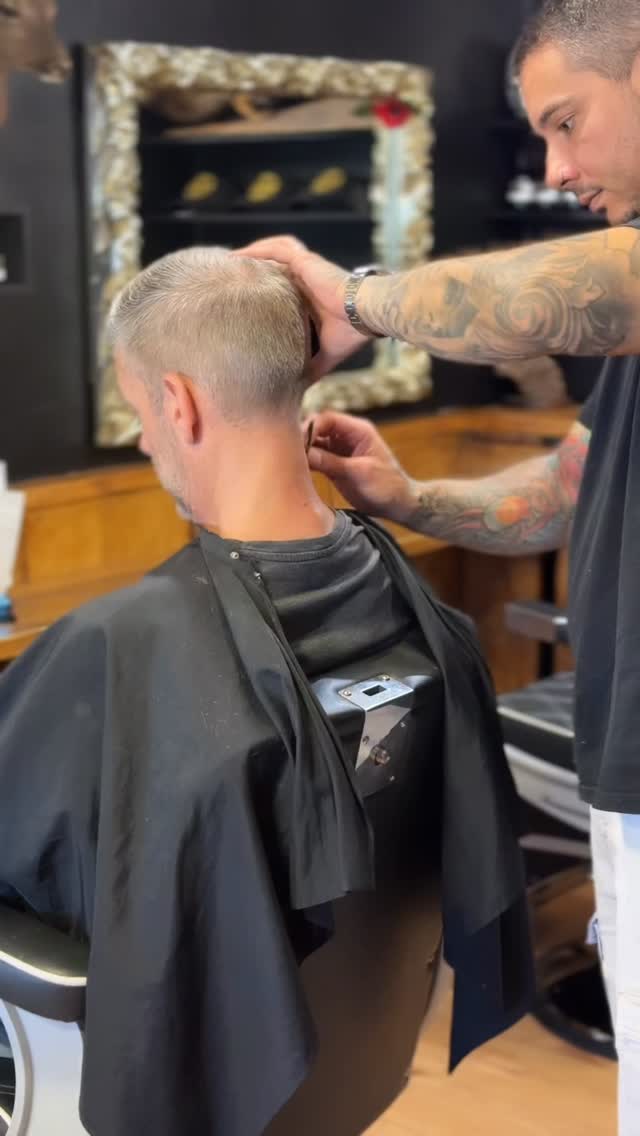 A haircut isn’t just about taking length off. It’s a full tidy up experience. It’s the clean lines, the fresh edges, and the little details that make the biggest difference.
Trimming the hair on the back of your neck, shaping around the ears, refining the neckline ; it all comes together to create a sharp, complete, polished look.
#barbershoproyals #royalsbarbershop #haircutexperience