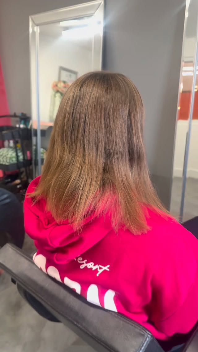 My client had finer hair, so we chose to add 16-inch extensions the perfect length to keep things lightweight while still promoting healthy hair growth underneath. This length gives a gorgeous, natural look and adds beautiful fullness without overwhelming the hair. Healthy, full, and flawless! 🫶🏻🤍✨
We used @remicachet nanos #4/8 / #8
🤍Ready for your own transformation? Book your appointment today!