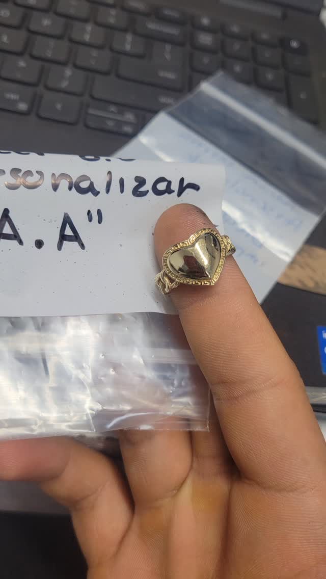 Grabados personalizados en el momento en Joyería Onix