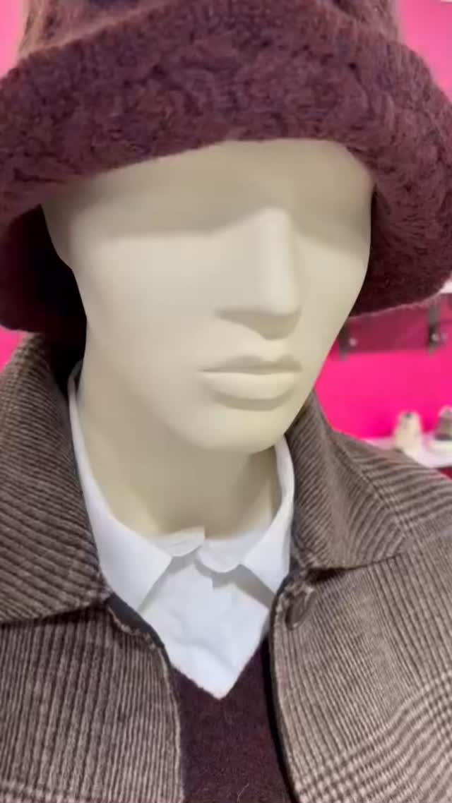 Le style british, une tendance intemporelle!🥰
Manteau et pantalon YERSE
Pull et Chemise Mos Mosh
Chaussures Mot Clé🇮🇹
📲 https://www.matinsdumonde.fr
#oodt #outfits #winter #coat #manteau #knits #cocooning #shopping #fashion #shoplocal #matinsdumondemorlaix