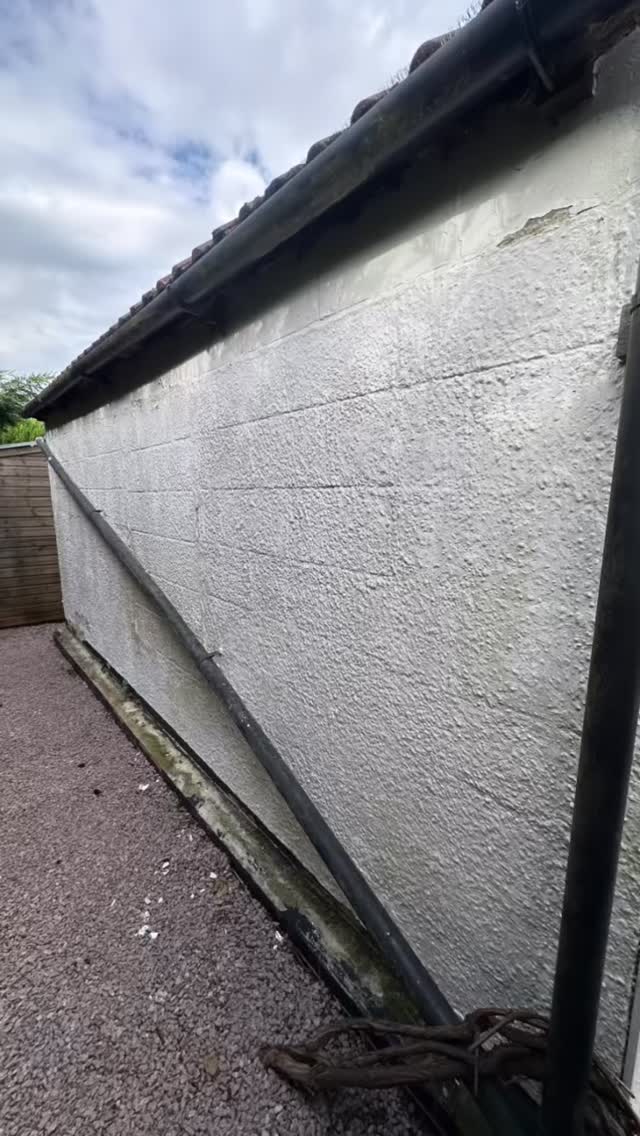 Wrapped up a project in Sibthorpe this week. We originally rendered this property 5 years ago, but one section was left untouched due to overgrown vegetation meaning we were unable to access the area. Now that everything has been cleared, we were invited back to complete the property.
Always great to see our previous work still looking sharp after all this time 👌
Parex Parinter base coat followed by
Parex Monorex -G00
#nottingham #colouredrender #monocouche
#nottinghamshire