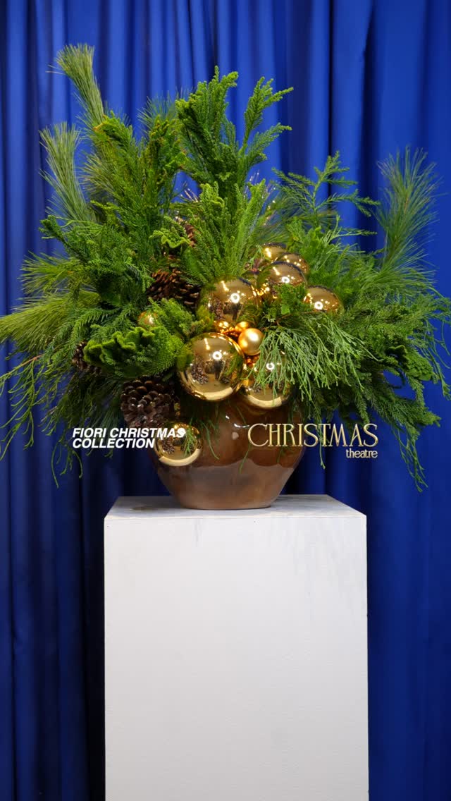 We create Advent wreaths, festive arrangements,
and lush garlands from fresh greenery — all handmade with love. 🌲
And if you have a special request,
our florists can make anything you wish. 💫