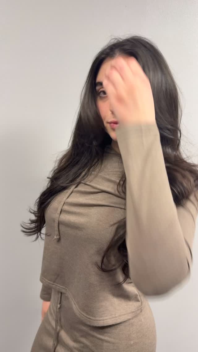 Tape In Details : Client came in for a maintenance service and more tapes to be installed. We did a lightly layered cut to frame the face.
70 + tapes
35+ Sandwiches
Two colors blended - natural dark brown and Light Brown
Extensions from another supplier
#nychairstylist #longislandhairstylist #westhempsteadhairstylist #queenshairstylist #brooklynhairstylist #longislandhairsupplier #queenshairsupplier #brooklynhairsupplier #tapein #tapeinstallation #tapeinsny #tapeinslongisland