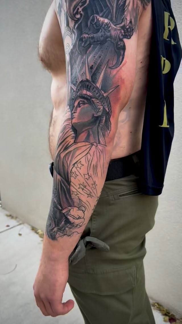 šŗšø Patriot Sleeve in Progress šŗšø
Had the privilege of starting this full sleeve for a brand-new client ā a Marine veteran and police officer. He wanted a piece that truly reflects who he is, so we built this design with powerful symbolism: the eagle, Lady Liberty, the stars, and all the dramatic shading that ties it together.
Still a work in progress, but itās already coming alive. Honored he trusted me with something this meaningful right from day one. š
More to come as we continue building it out.
#tattooartist #truegrittattoosnewmexico #fullsleevetattoo eagleTattoo ladyLibertyTattoo workinprogress blackandgreytattoo marineveteran policeofficer lawenforcement patriotictattoo tattooart tattooed tattoolife inkedupt