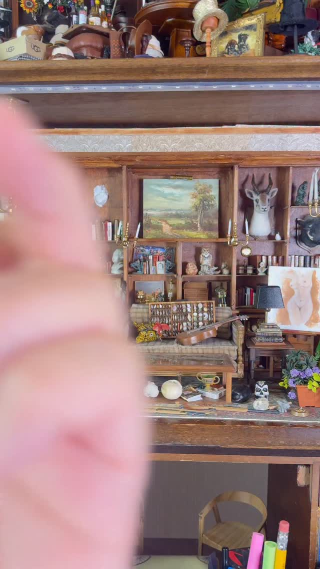 My miniature shadowbox is filled with miniature miniatures. I’m constantly filling it with super tiny things that bring me joy. Miniatures! do that! Have a great day guys and thanks for watching. #Dollhouse #Dollhouse(miniatures) #Shadowbox #CoolThings #Love