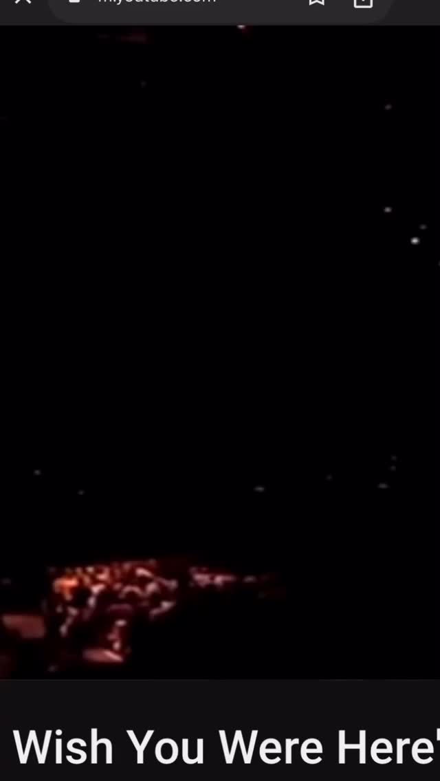 On dirait bien qu’il est terminé : enfin ! Il était temps… il n’a pas été facile de s’y remettre.
J’ai le sentiment d’avoir consacré beaucoup d’énergie ces derniers mois à la partie galerie de cette entité bicéphale qu’est l’Atelier N°58, au détriment en tout cas de l’activité de création, pourtant tellement indispensable et gratifiante. Et donc j’ai bien ramé mais le voilà, le petit dernier ( 100 x 70cm tout de même), il s’appelle 𝙒𝙞𝙨𝙝 𝙮𝙤𝙪 𝙬𝙚𝙧𝙚 𝙝𝙚𝙧𝙚. Reste encore à le mettre sous cadre avant de pouvoir l’exposer, à suivre…
Looks like it’s finished : eventually !
It wasn’t easy to start painting again after too many months exclusively dedicated to my showroom, at least here it is, I called it 𝙒𝙞𝙨𝙝 𝙮𝙤𝙪 𝙬𝙚𝙧𝙚 𝙝𝙚𝙧𝙚.
Hope you can see it very soon in the ground floor of Atelier N°58 ❣️
#artexhibition #atelier_n58#jgrimo #maussane #maussane_les_alpilles regionsud provencealpescotedazur femmeartistepeintre acrylicpainting seekinspirecreate upcycling