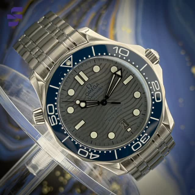There’s just something about the blue wave dial. Light, depth, texture—an Omega classic that never stops pulling you in.
#seamaster300m #omegawatches #watchfam #watchcommunity #watchdaily #divewatch #swisswatch #luxurywatch #bluewatch