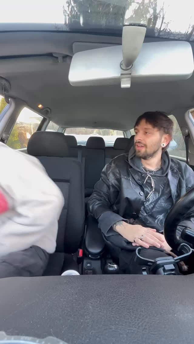 jak Wam też kończą się pokłady SWAGUU to równo za tydzień, w czwartek, będziemy personalizować czapki na @luz.warsztaty z @coolczasty
wpadajcie ze swoją czapką lub skorzystajcie z dostępnych - czarnych z daszkiem.
27.11 g. 18:00 Jana Pawła II 36/201
bilety dostępne na stronie: luzwarsztaty.com