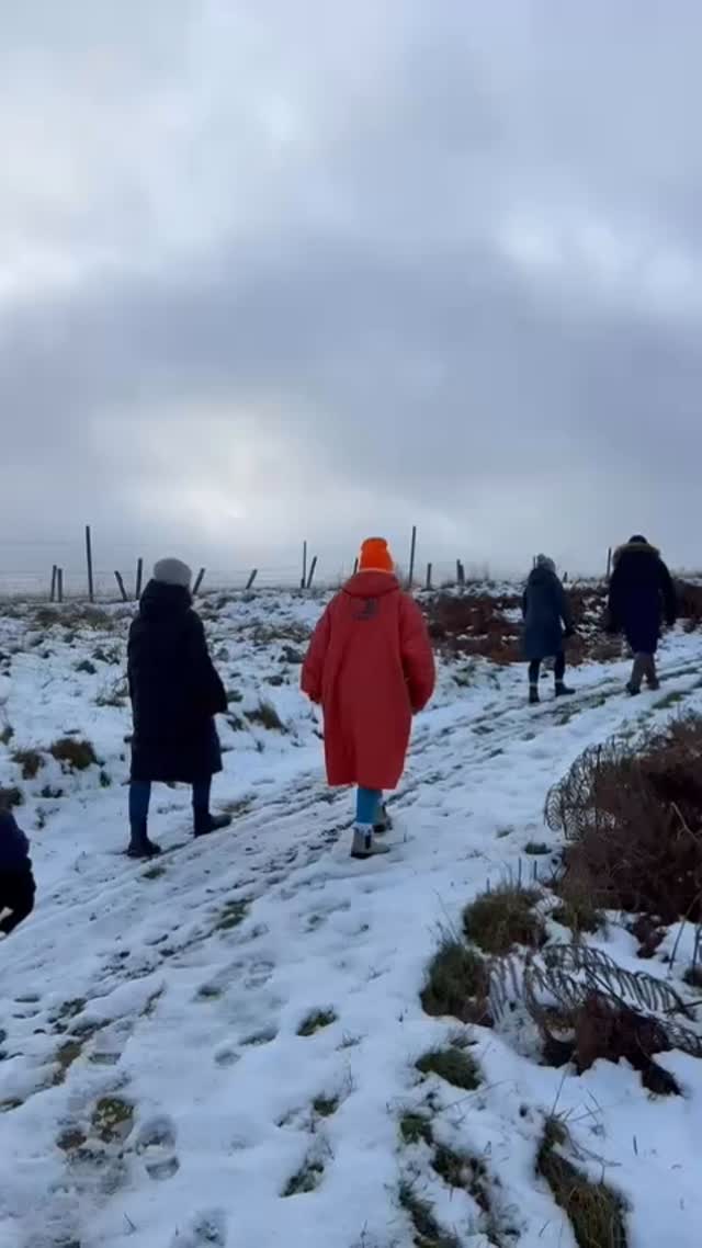 Ever reach Friday and feel like youâve run a marathon you didnât train for?
Thatâs not failure, itâs your nervous system asking for regulation, not more pressure.
When life feels like a climb, itâs easy to turn weekends into another âto-doâ list of recovery goals; eat well, rest, reset, reorganise. But sometimes, the most productive thing you can do is nothing strategic at all.
Let your body catch up. Let your brain idle.
That pause is behaviour change, itâs choosing replenishment over relentless doing.
Hereâs your permission slip to rest without guilt.
#HealthPsychology #SelfRegulation #RestIsProductive #WeekendRecovery #BehaviourChange #SelfCompassion #ACTinAction