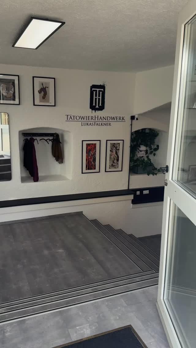 Check out our upgraded shop! I was already pretty stoked about our shop, but there was still room to grow. So it was only a matter of time before things evolved and we’ve taken it to the next level this year. It’s not only looking better than before, it’s also bigger. ✌️
#tätowierhandwerk #lukasfalkner #kematen #tirol #austria #tattooartist #tattoostudio