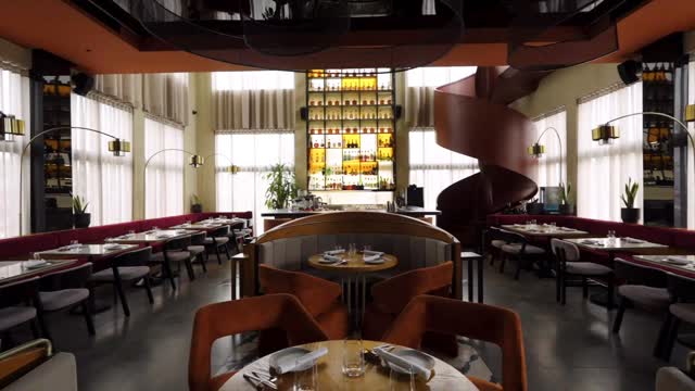 BOS STEAKHOUSE - Capítulo 1
Un homenaje arquitectónico a la historia de la Res.
Este restaurante ubicado en Samborondon, nace como un tributo a la BOS, madre de todas las vacas. Fusiona la elegancia moderna con la riqueza simbólica de la evolución animal, creando una experiencia única y sofisticada para sus comensales.
Captura la esencia de las primitivas cuevas donde se registraron las primeras interacciones entre el hombre y estos majestuosos animales, materializando este concepto en un ambiente íntimo y exclusivo.
BOS no es solo un restaurante, es una declaración de lujo y tradición, un espacio donde la arquitectura y la historia se encuentran para ofrecer una experiencia sensorial completa.
Esperen la segunda parte!
#diseñocomercial #diseñointerior #diseñodeinteriores #restaurantdesign
