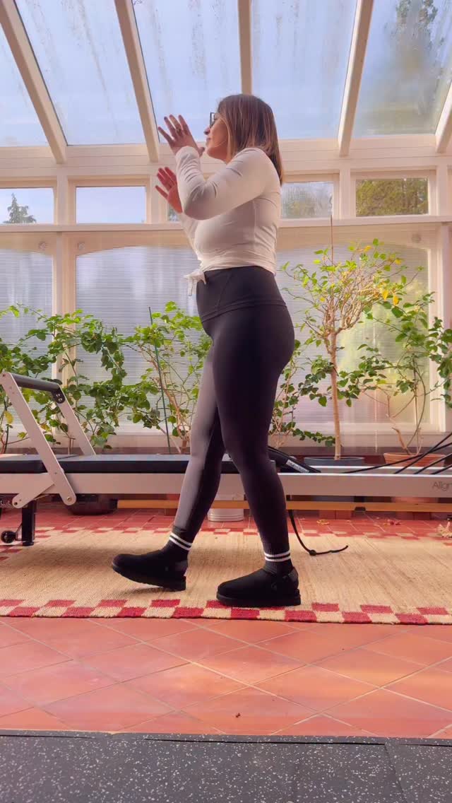 A gentle reminder that healing isn’t a race, especially after a C-section or abdominal surgery. Breath, reconnection and gentle activation are your foundations. Save this for when you feel ready to begin again.
Restoring your deep core + pelvic floor strength and coordination is vital or the rest of your body ends up compensating. That’s where back pain, diastasis recti, leakage and prolonged recovery can creep in.
These small, intentional movements may look simple, but they are powerful:
💛 waking up deep stabilisers
💛 reconnecting breath to core
💛 supporting scar healing
💛 preparing your body for more dynamic exercise
Do the 360 Breath with each move:
1️⃣ Inhale wide into the ribs and back, imagine expanding your ribcage sideways and into your waistband.
2️⃣ Exhale slowly and gently draw your pelvic floor upward and your lower tummy inward, think “lift and wrap” rather than squeeze or grip.
3️⃣ Move with this rhythm: inhale to prepare, exhale to activate through the effort.
Consistency > intensity
Lay the groundwork now and your body will thank you with more strength, confidence and resilience.
Move with awareness. Trust your timeline.
Your post-partum body deserves time, patience and kindness. 💛
#postpartum #postnatal #csectionrecovery #csection #twinmum