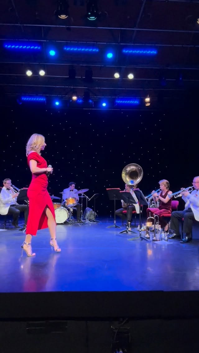 FLOATING ✨🎤🦋
Still on cloud 9 from last weeks gig with The Alina Jazz Collective @alina_orchestra at @stantonburytheatre
When can we do it again?!
Watch this space…….
Sarah x
.
.
.
.
.
.
.
#sarahjonesjazz #jazzsinger #jazzvocalist #alinajazzcollective #livemusic