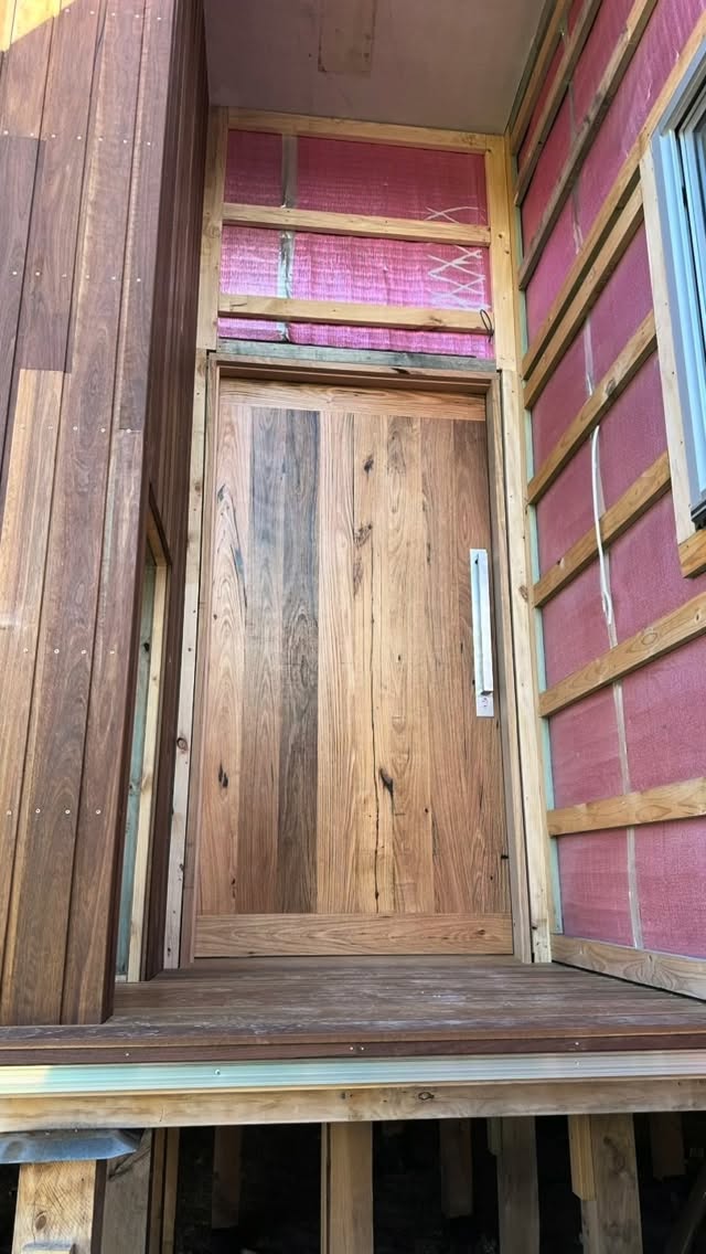 Just had these sent through from our clients in Portland with their new front door all installed!!! How is the view out to the water 😍😍😍😍 cannot wait to see the finished product 👌
.
.
.
.
.
.
.
#interiordesign #bespoke #customfurniture #furnituredesign #bespokefurniture #furniture #homedecor #messmate #doors #frontdoor #recycled #recycledmessmate #portland #timber #ballarat #ballaratsmallbusiness #ballaratbusiness
