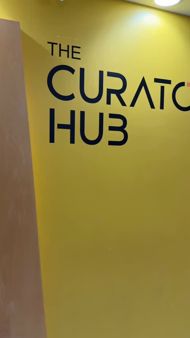 Collaboration is key! 🎥 Check out @curators.hub, the ultimate coworking space for meetings, seminars, podcasting, creating, and working. 👌