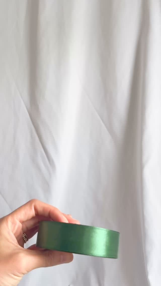 a personal touch for something fun today, can you guess what?! 🫧💖🧹💚 #personalizedribbons #ribbons #personalizedribbon #customizedribbons #placecard #customribbon #namecards #placecards #eventdetails #ribbonplacecards #placecardideas #wickedwatchparty #wickedparty #themedpartyideas #oceventplanner