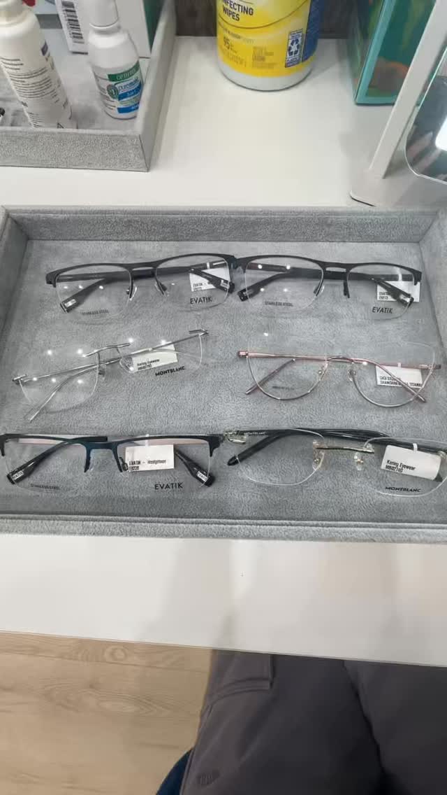 Lightweight, minimal, and effortlessly clean ✨
Our rimless & full-rimless frames are made to disappear—so you stand out.
Stop by Eye D today 👓