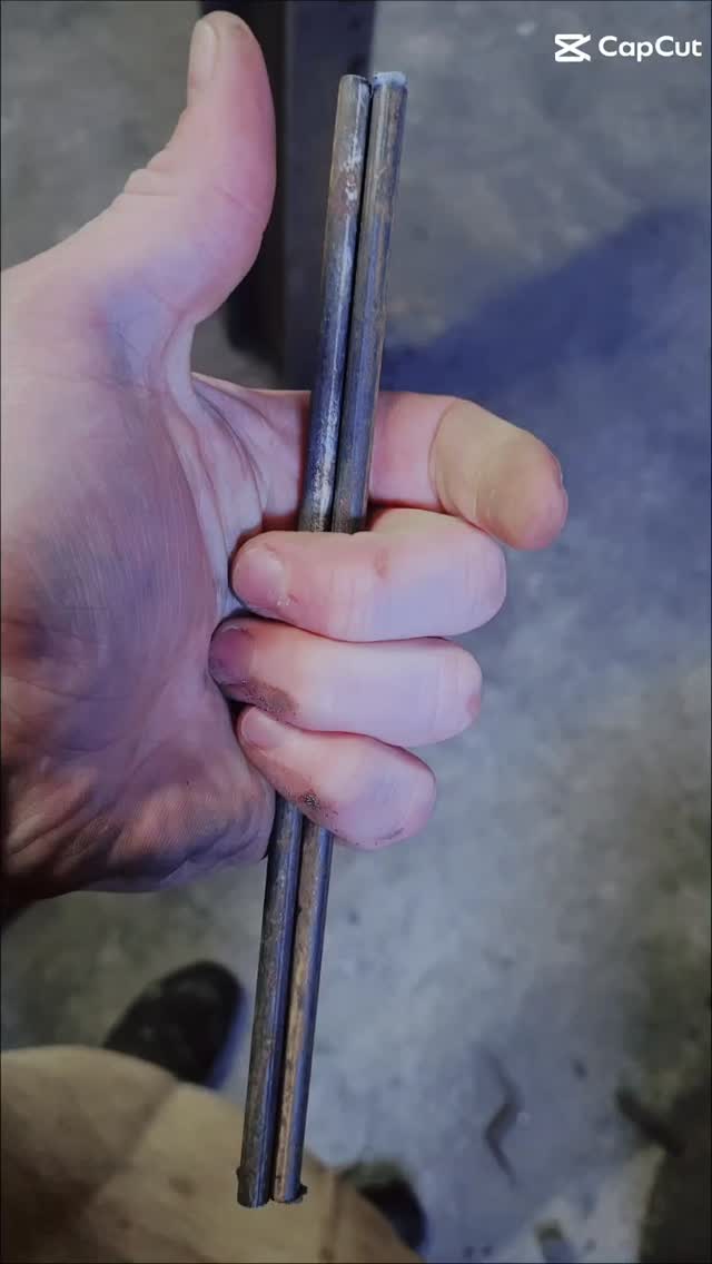Hey look what Luke made
book your place @ www.hotmilkforge.com
#learntoblacksmith #blacksmithingclasses #mindfullness #forgedinfire #damascus #patternwelding #blacksmith #ironwork #sanmai #hotmilkforge #irishblacksmith #eveningclasses #bladesmithing